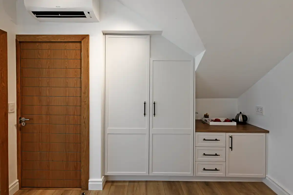 The Coach House Room 6 Classic Loft Room Double 2