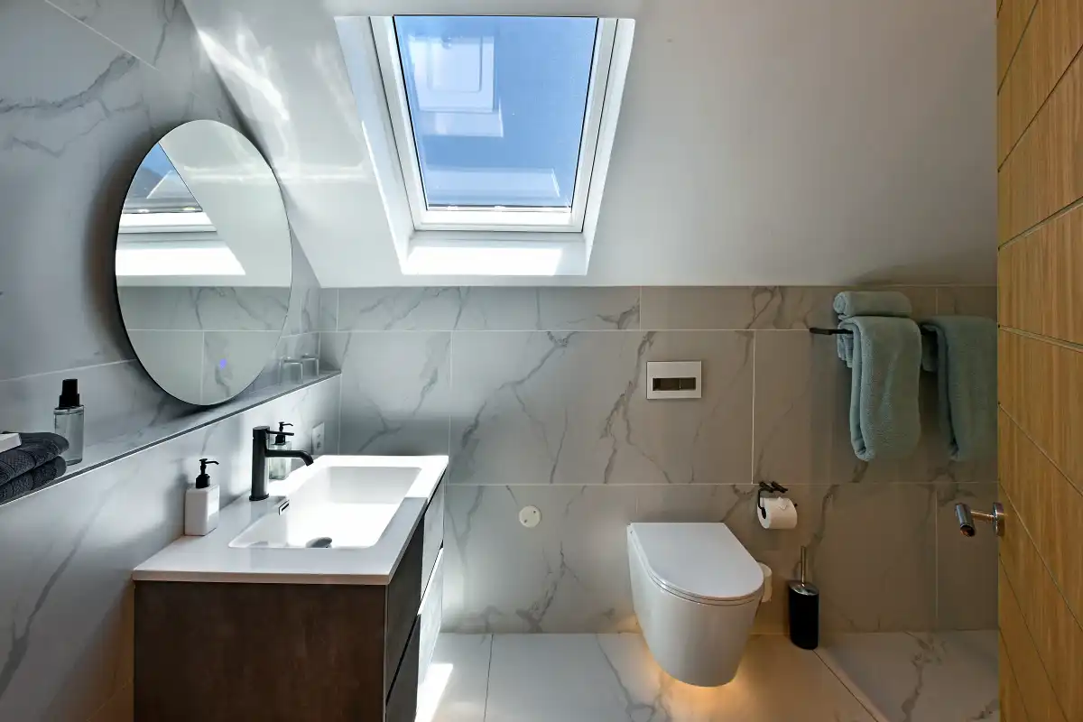 The Coach House Room 6 Classic Loft Room Double Bathroom